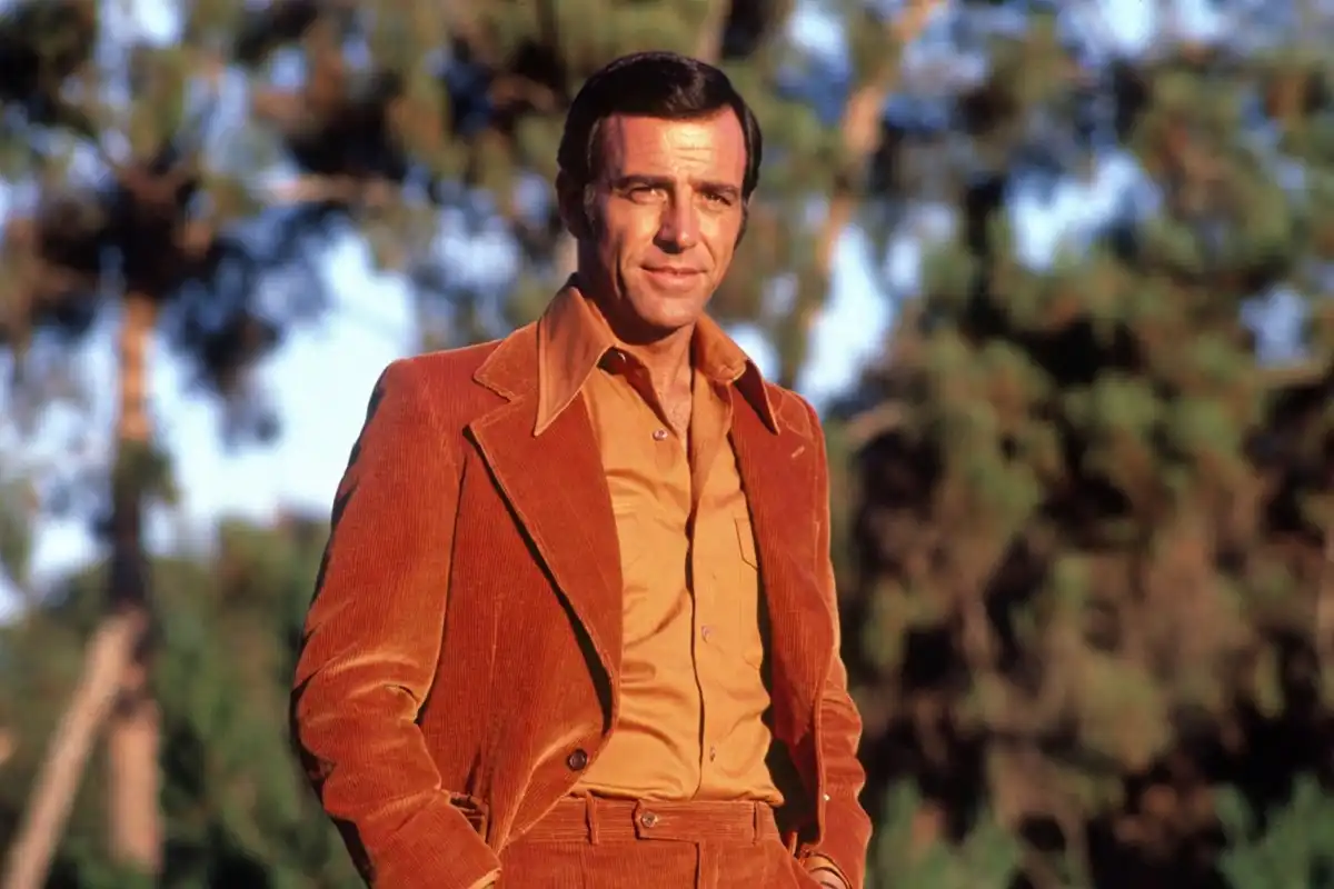 Man wearing 70s fashion men leisure suit in earth tone with wide collar shirt