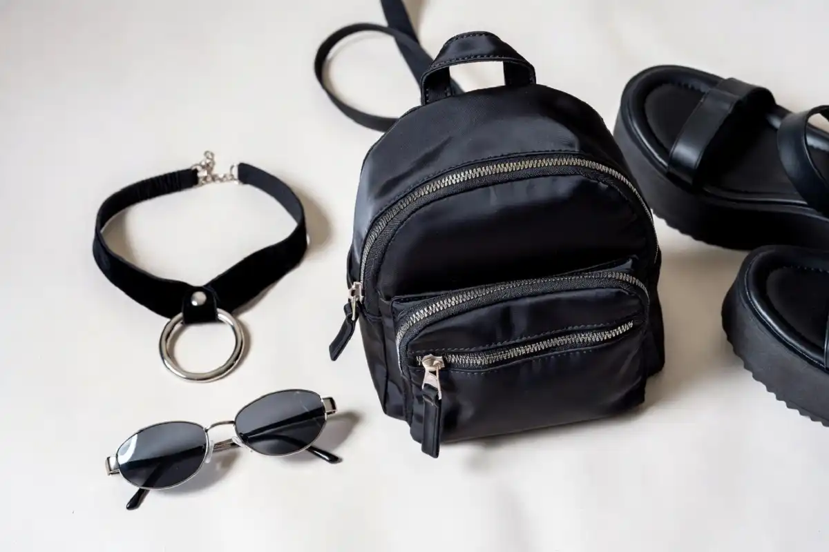 90s fashion accessories for women including choker necklace and platform shoes