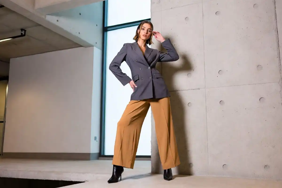 Structured double-breasted blazer and wide-leg trousers fall 2025 fashion trend