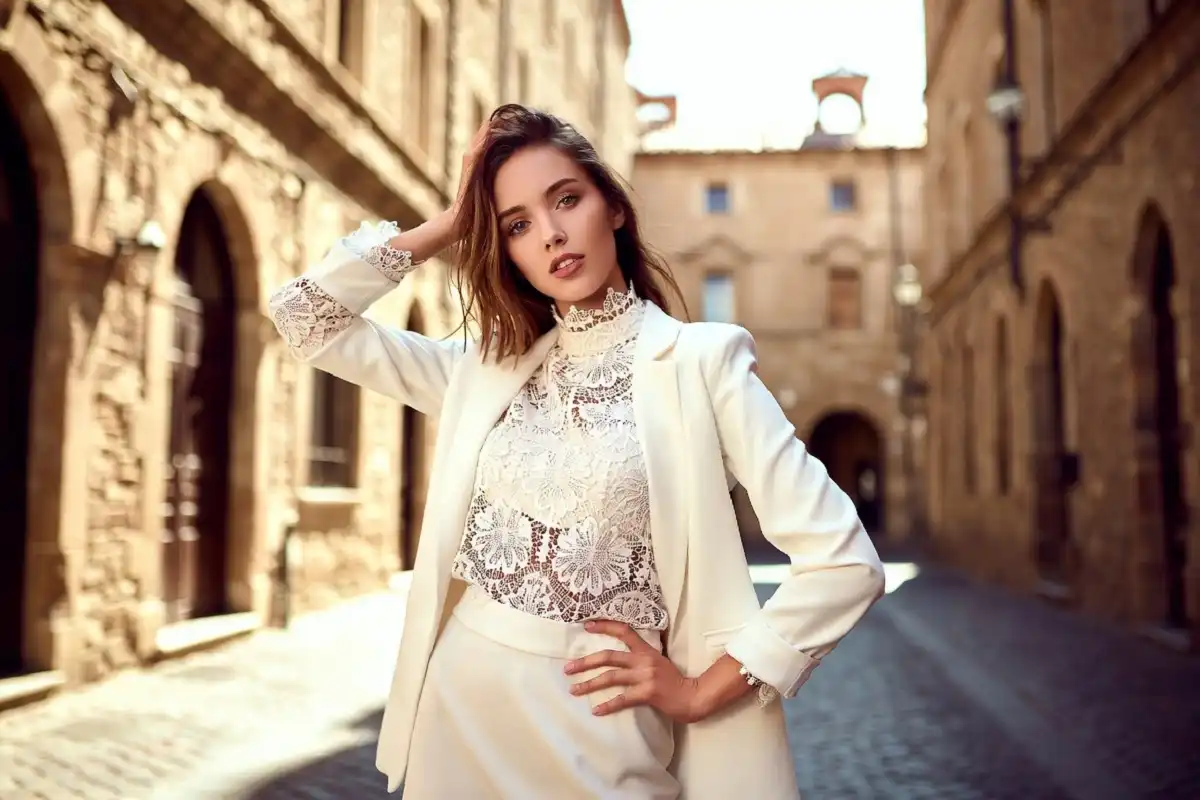 Modern woman wearing vintage-inspired 1800s fashion outfit