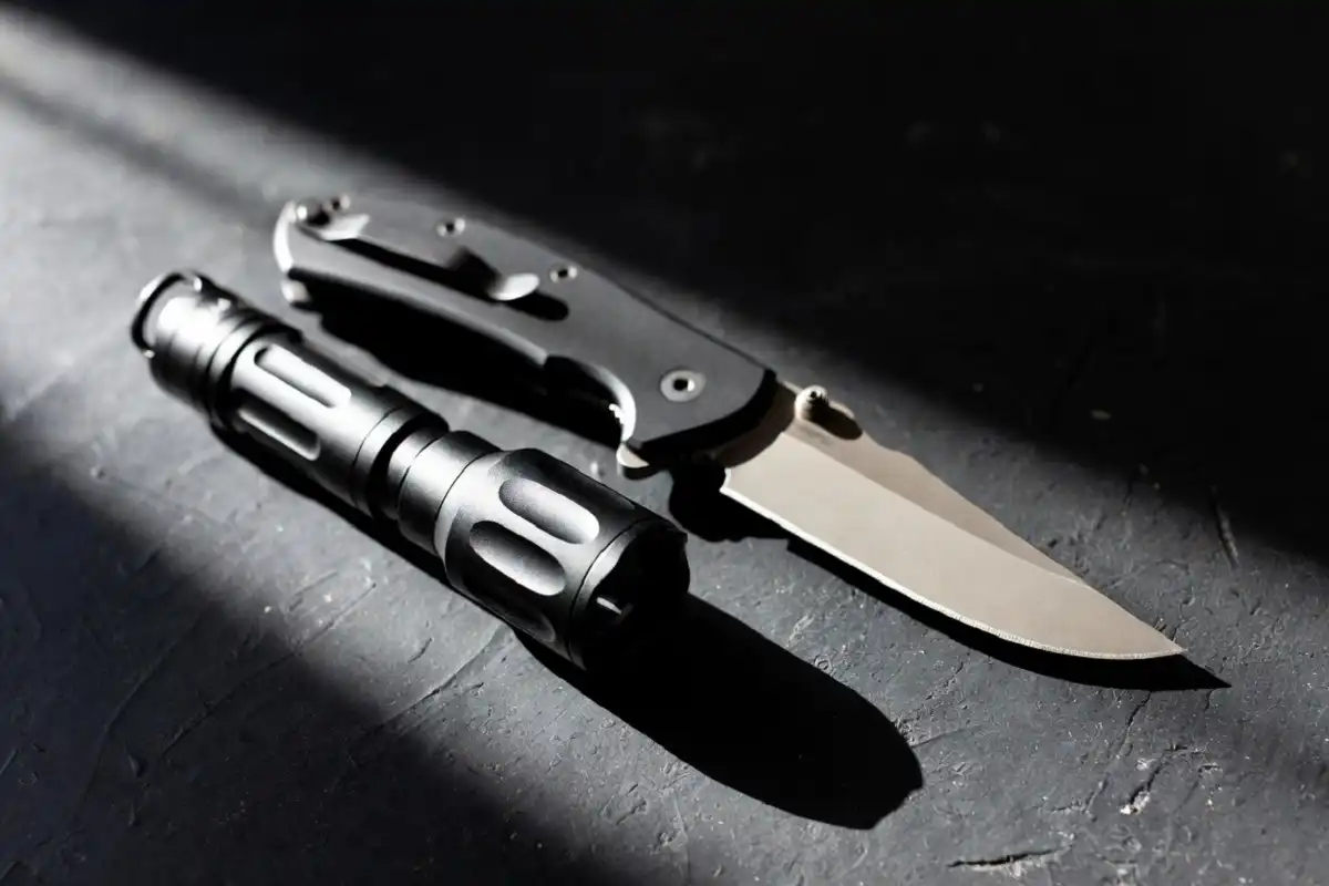 Budget tactical flashlight and folding knife for new buyers